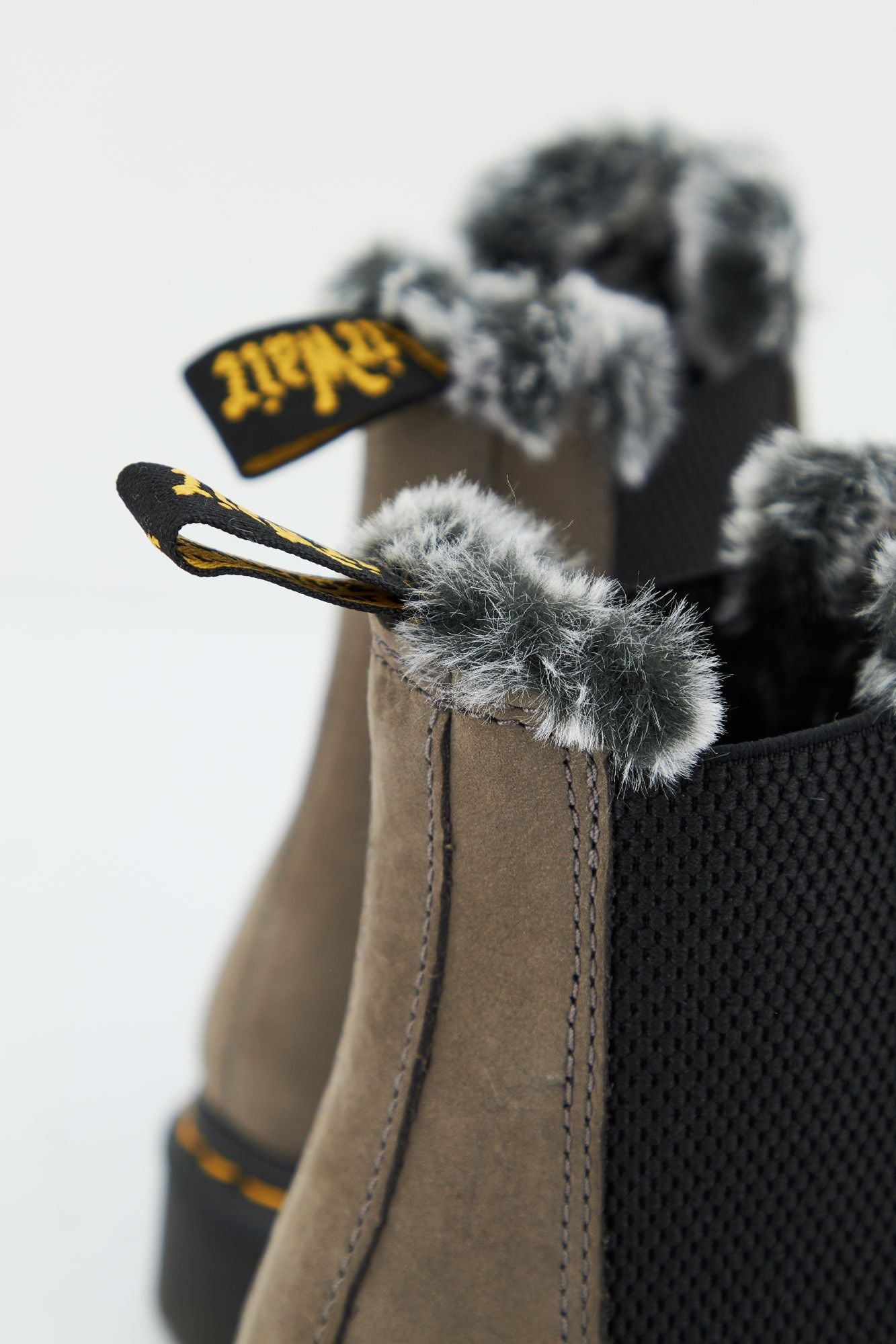 DR. MARTENS 2976 LEONORE en color GRIS (4)