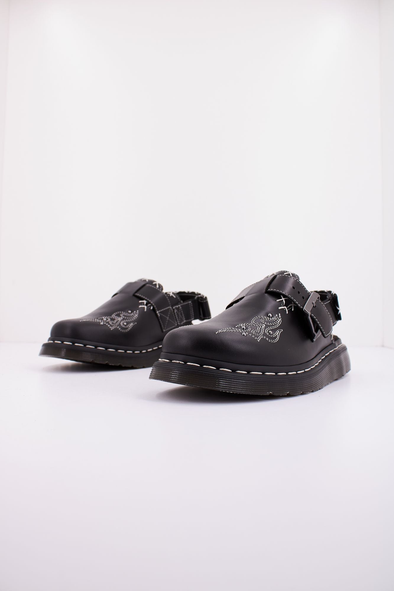 DR. MARTENS JORGE II GA en color NEGRO (2)