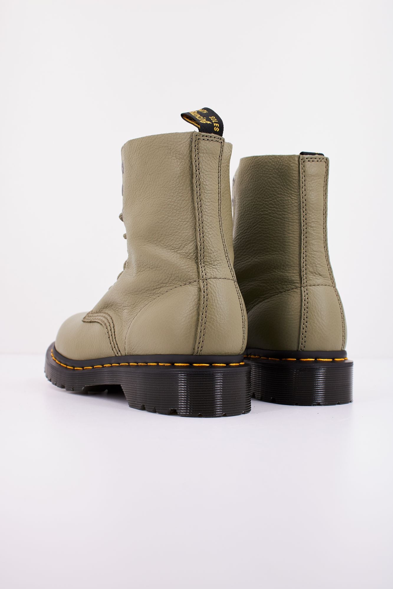 DR. MARTENS 1460 PASCAL en color VERDE (3)
