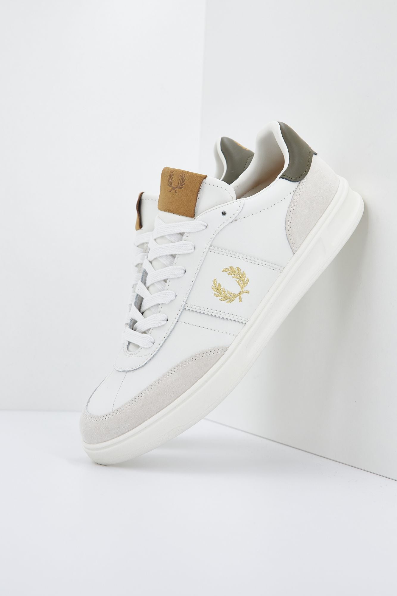 FRED PERRY B3388 en color BEIS (1)