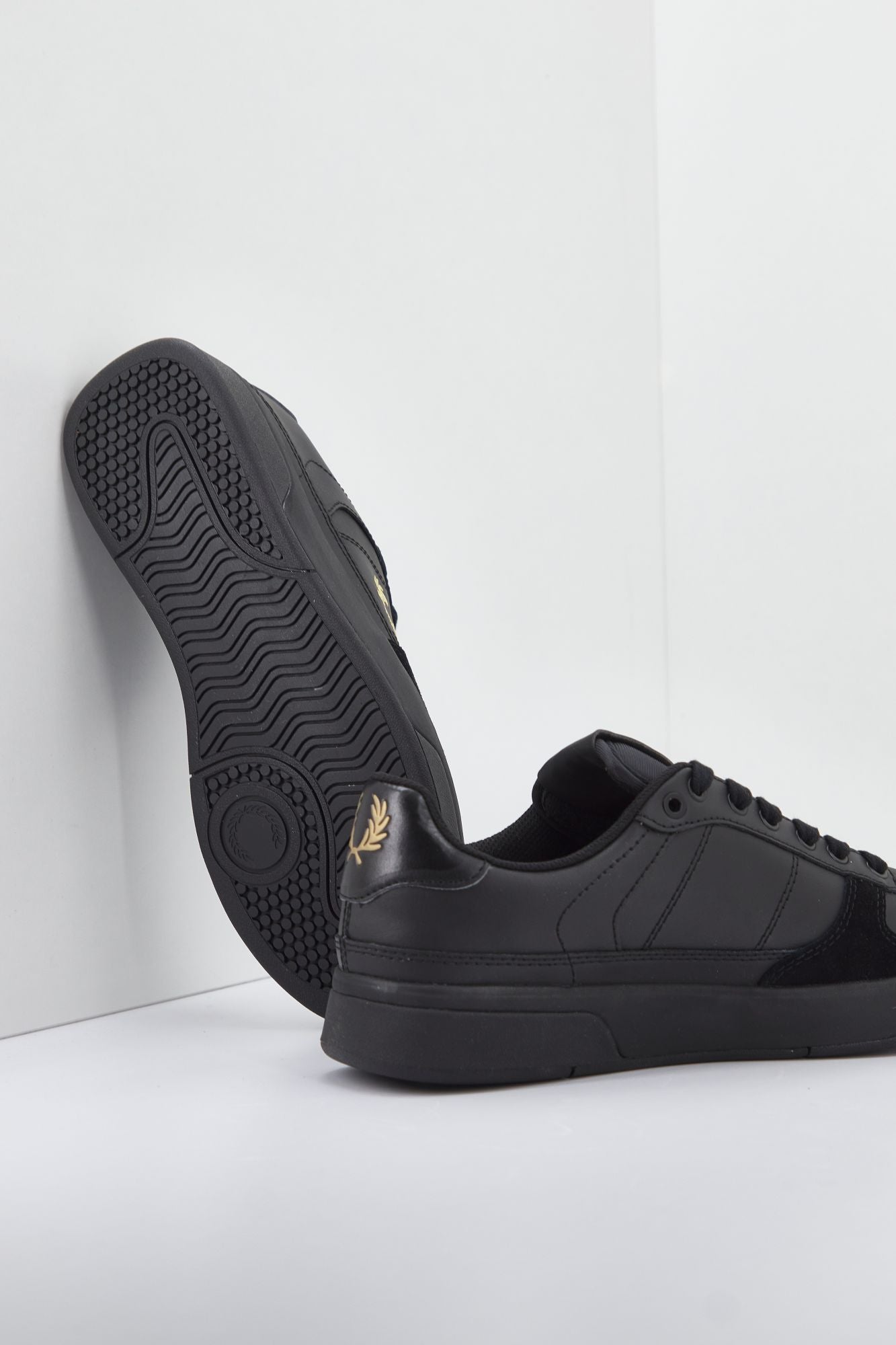 FRED PERRY B300 LEATHER en color NEGRO (3)