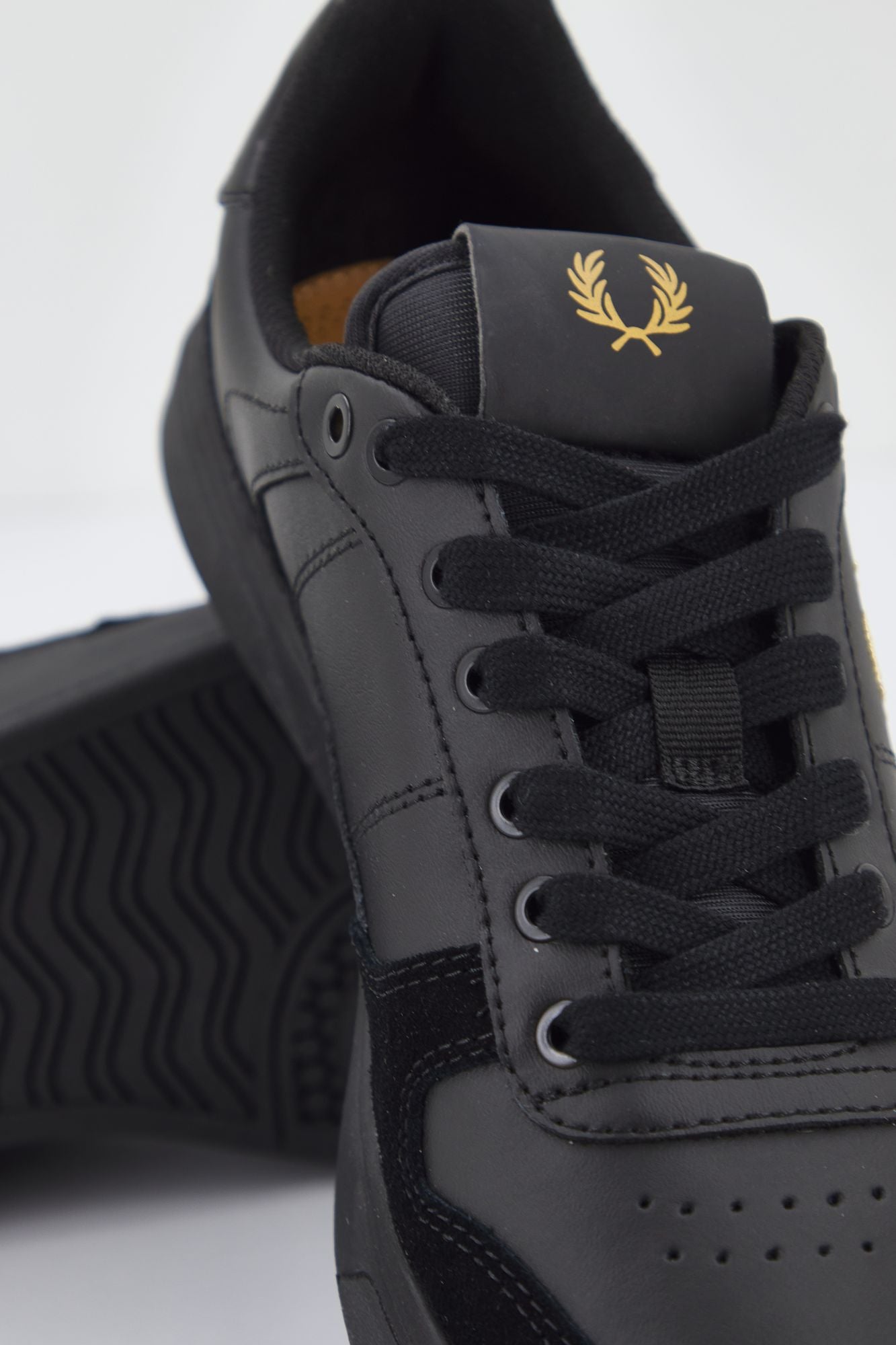 FRED PERRY B300 LEATHER en color NEGRO (4)