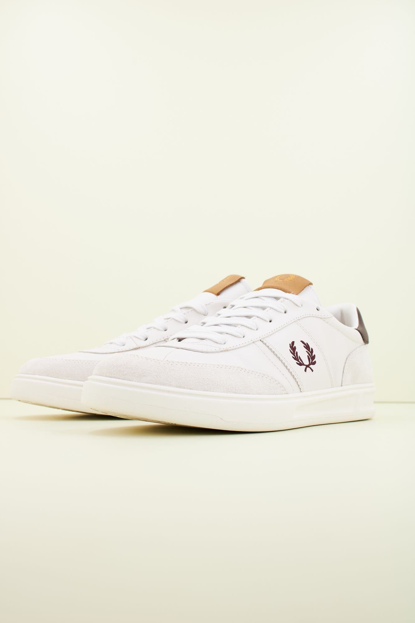 FRED PERRY LEATHER en color BLANCO (2)