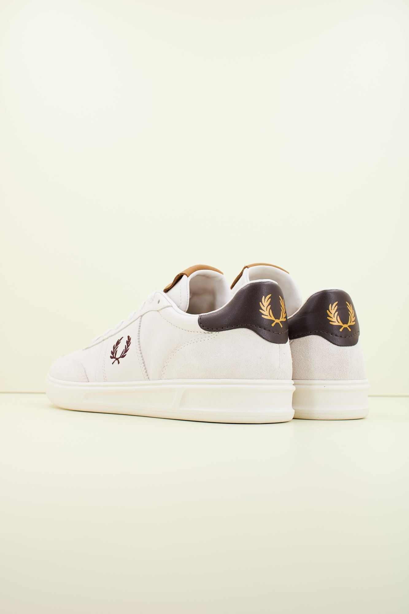 FRED PERRY LEATHER en color BLANCO (3)