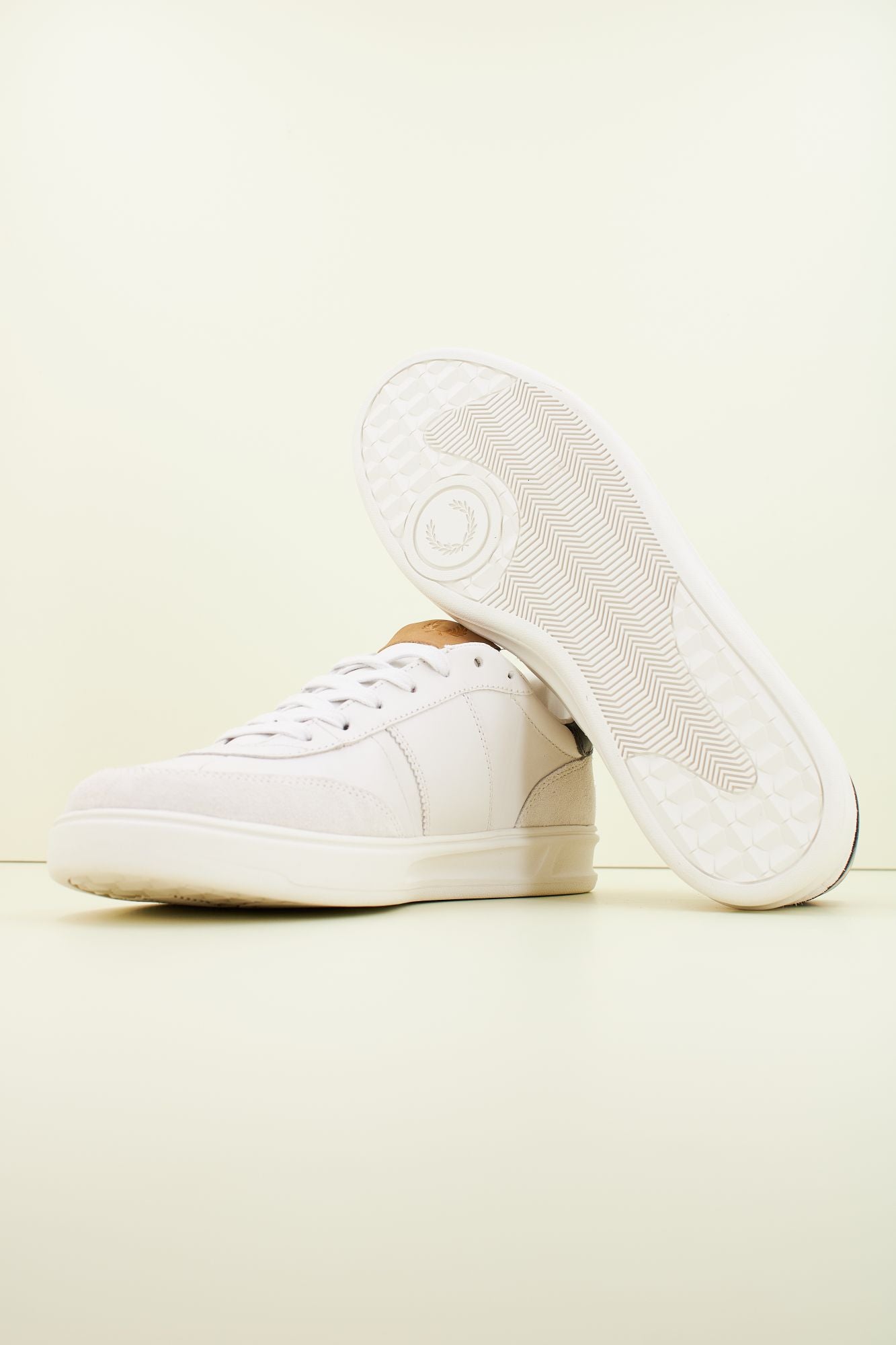 FRED PERRY LEATHER en color BLANCO (4)