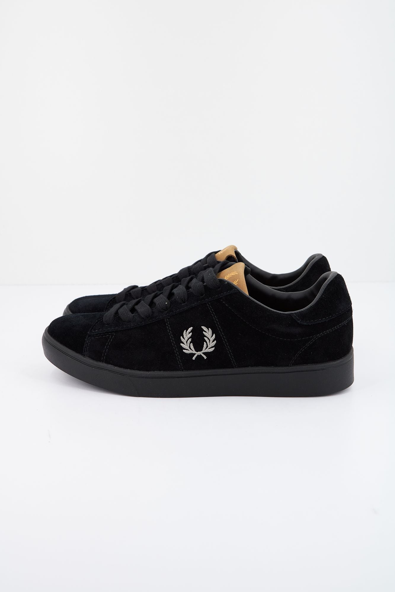 FRED PERRY SPENCER SUEDE en color NEGRO (1)