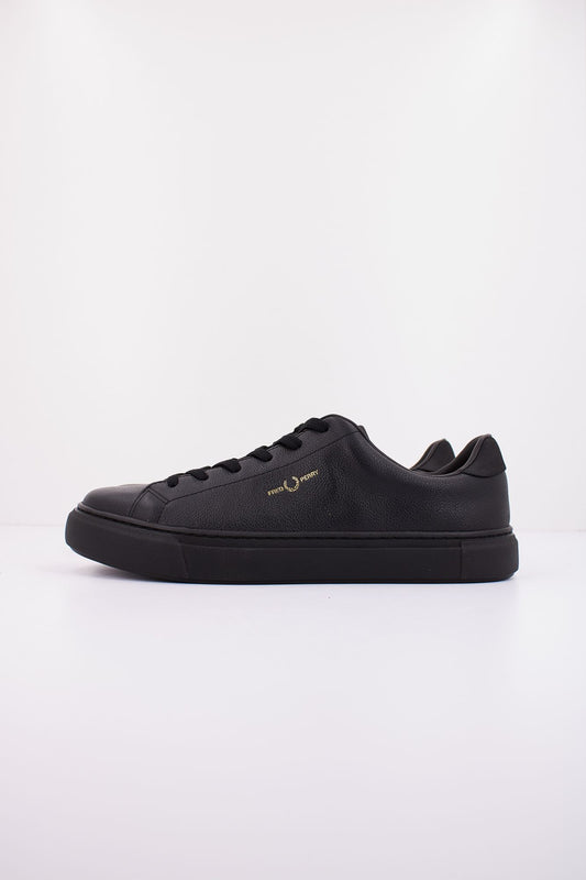 FRED PERRY B71 TUMBLED LEATHER en color NEGRO (1)