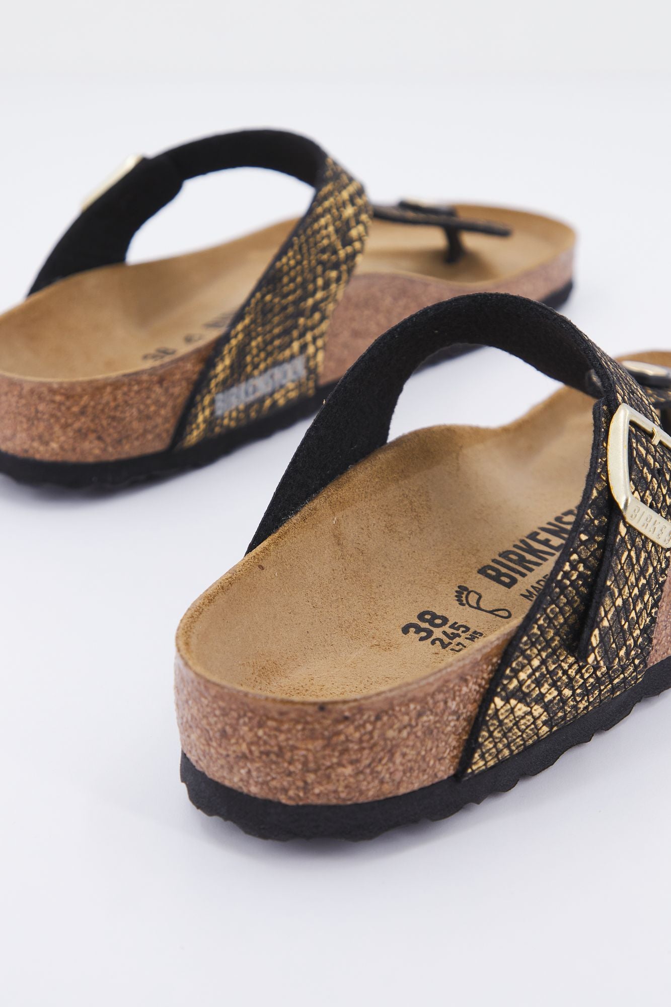 BIRKENSTOCK GIZEH MF SHINY en color NEGRO (3)