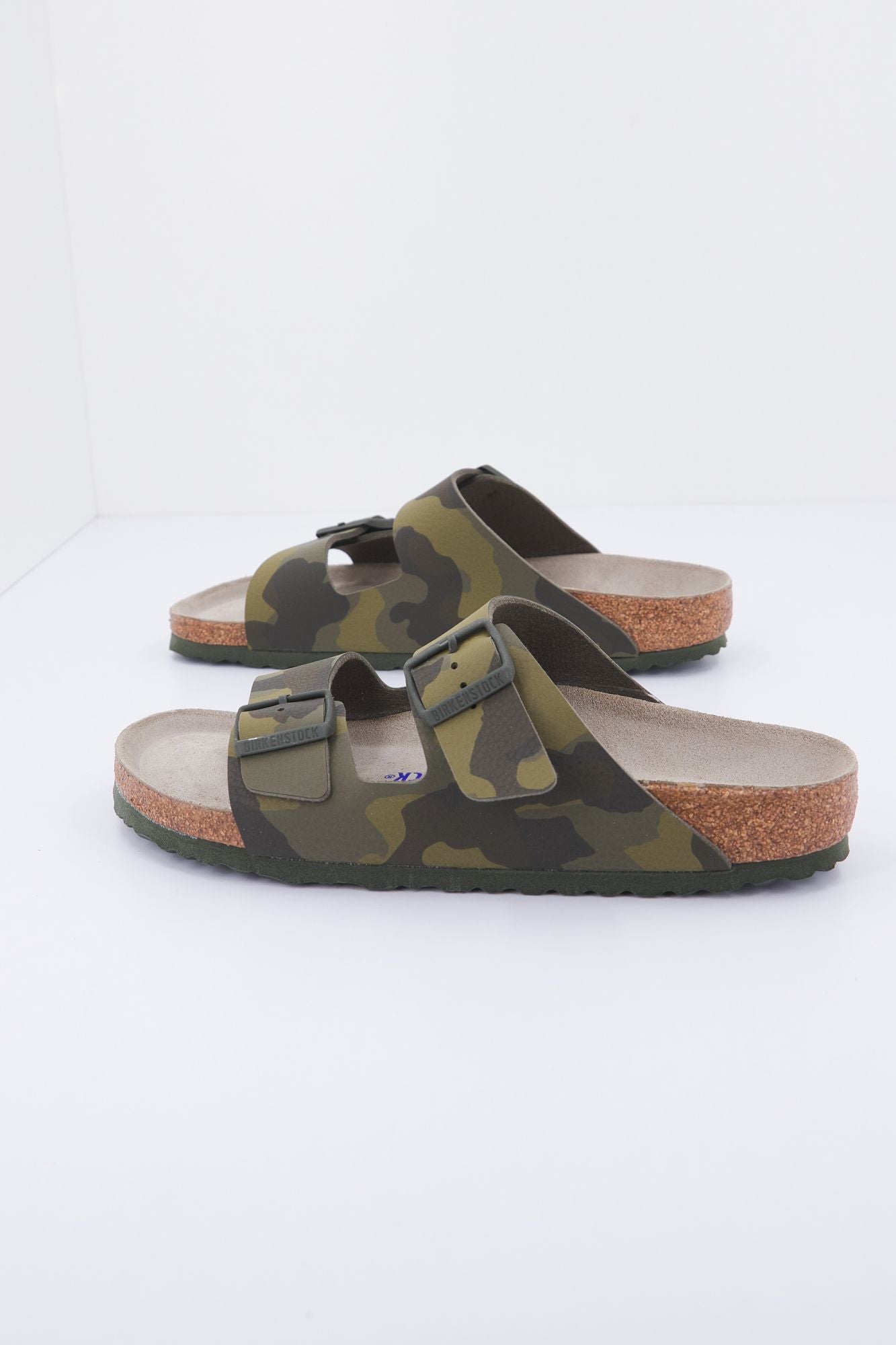 BIRKENSTOCK ARIZONA BF DESERT SOIL en color VERDE (2)