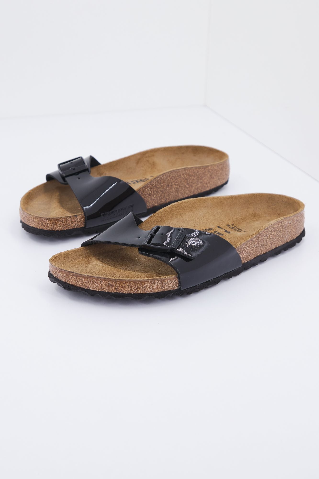 BIRKENSTOCK MADRID BF PATENT en color NEGRO (1)
