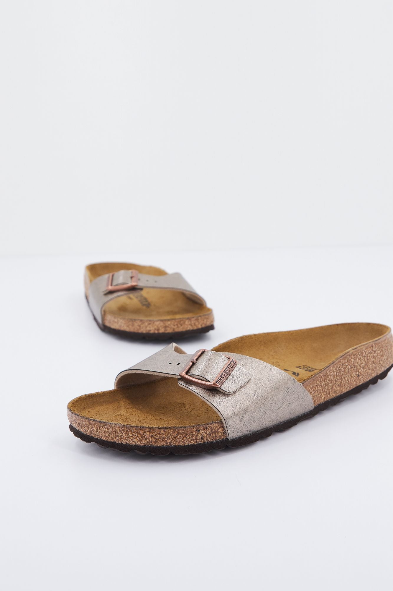 BIRKENSTOCK MADRID en color BRONCE (2)
