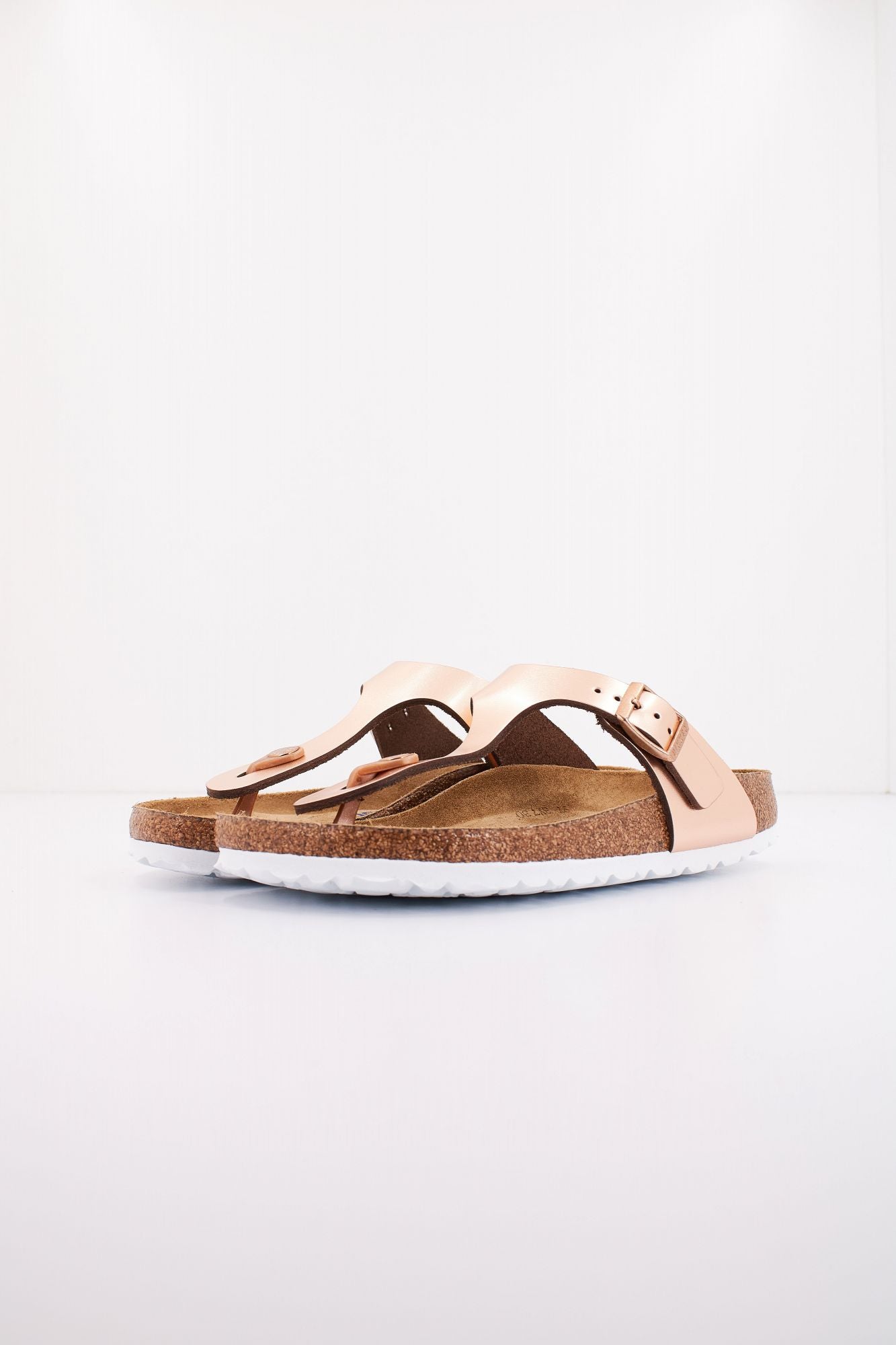 BIRKENSTOCK GIZEH NATURAL LEATHER en color BRONCE (2)