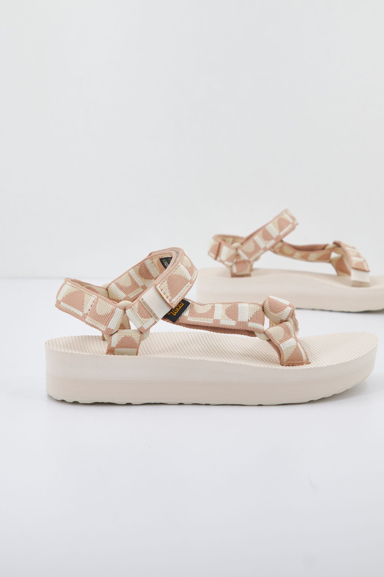 TEVA W MIDFORM UNIVERSAL en color BEIS (2)