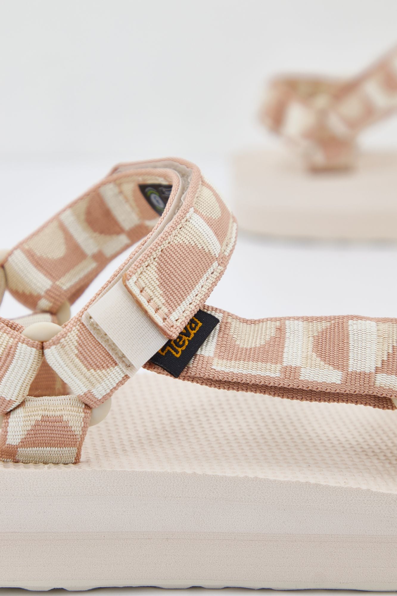 TEVA W MIDFORM UNIVERSAL en color BEIS (3)