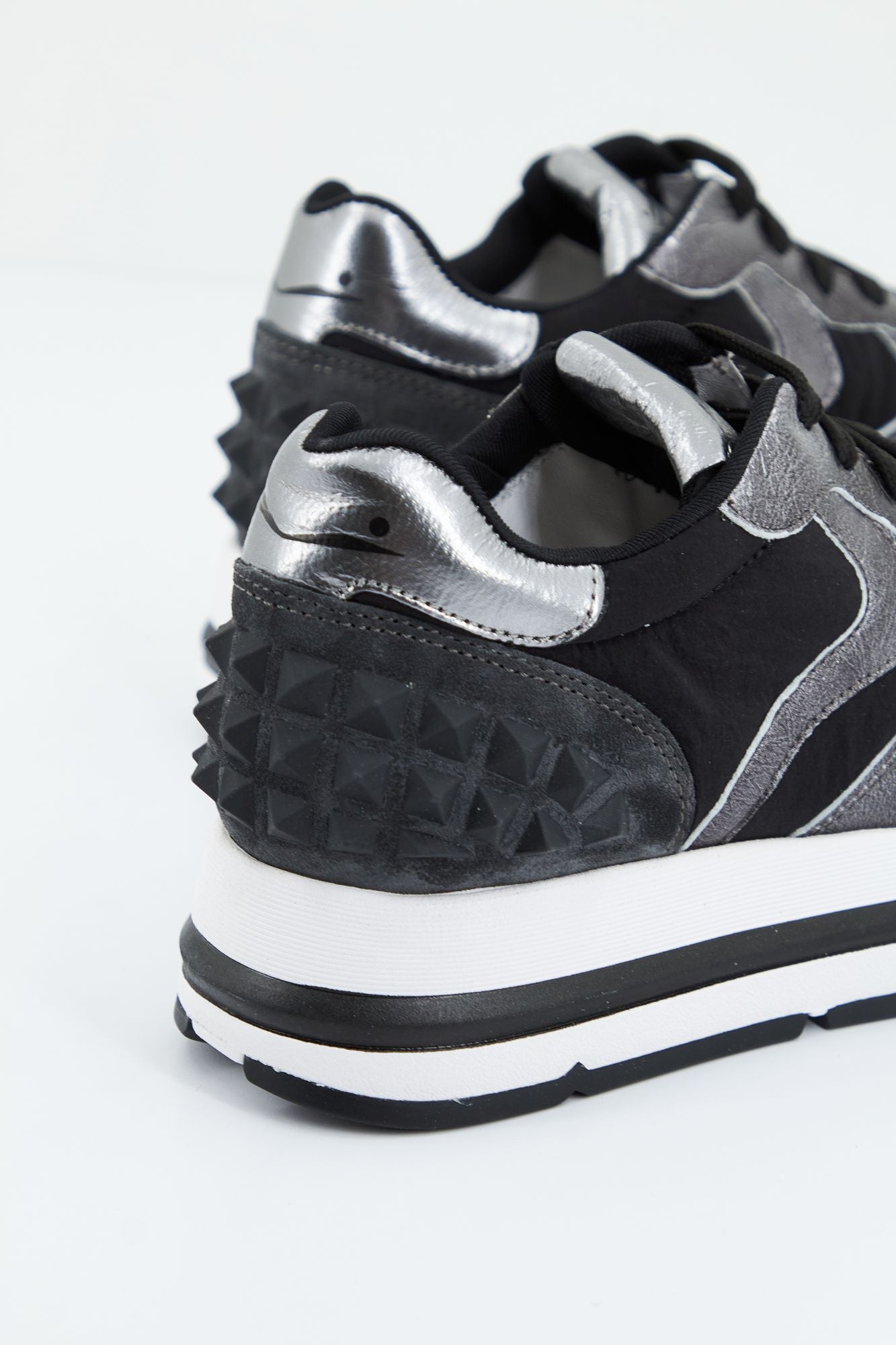 VOILE BLANCHE MARAN S METALLIC NAPPA en color NEGRO (3)