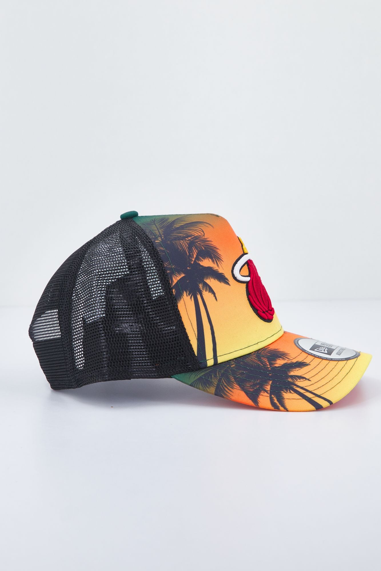 NEW ERA SUMMER CITY TRUCKER MIAHEA en color NEGRO (2)