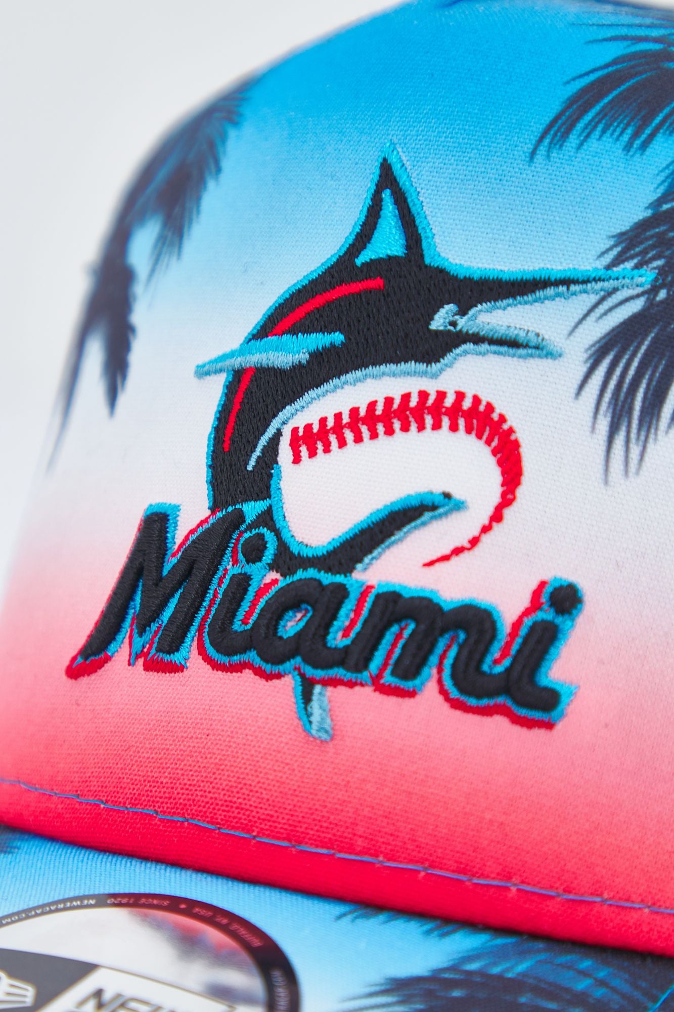 NEW ERA SUMMER CITY TRUCKER MIAMAR en color NEGRO (4)