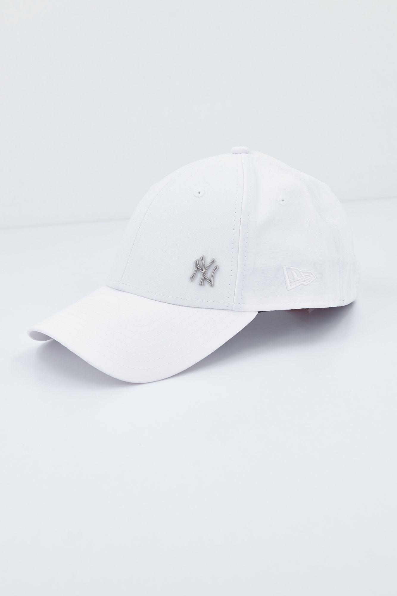 NEW ERA MLB FLAWLESS LOGO BASIC 94 en color BLANCO (2)