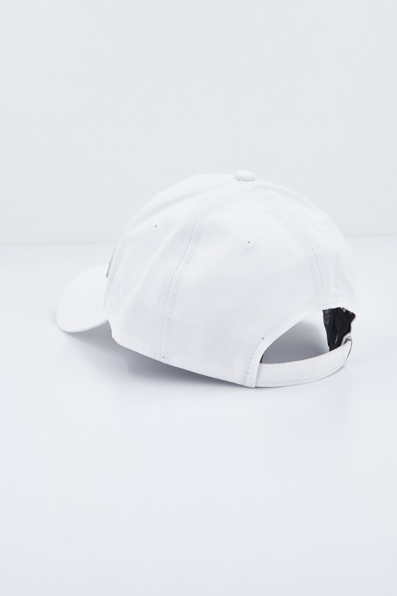 NEW ERA MLB FLAWLESS LOGO BASIC 94 en color BLANCO (3)