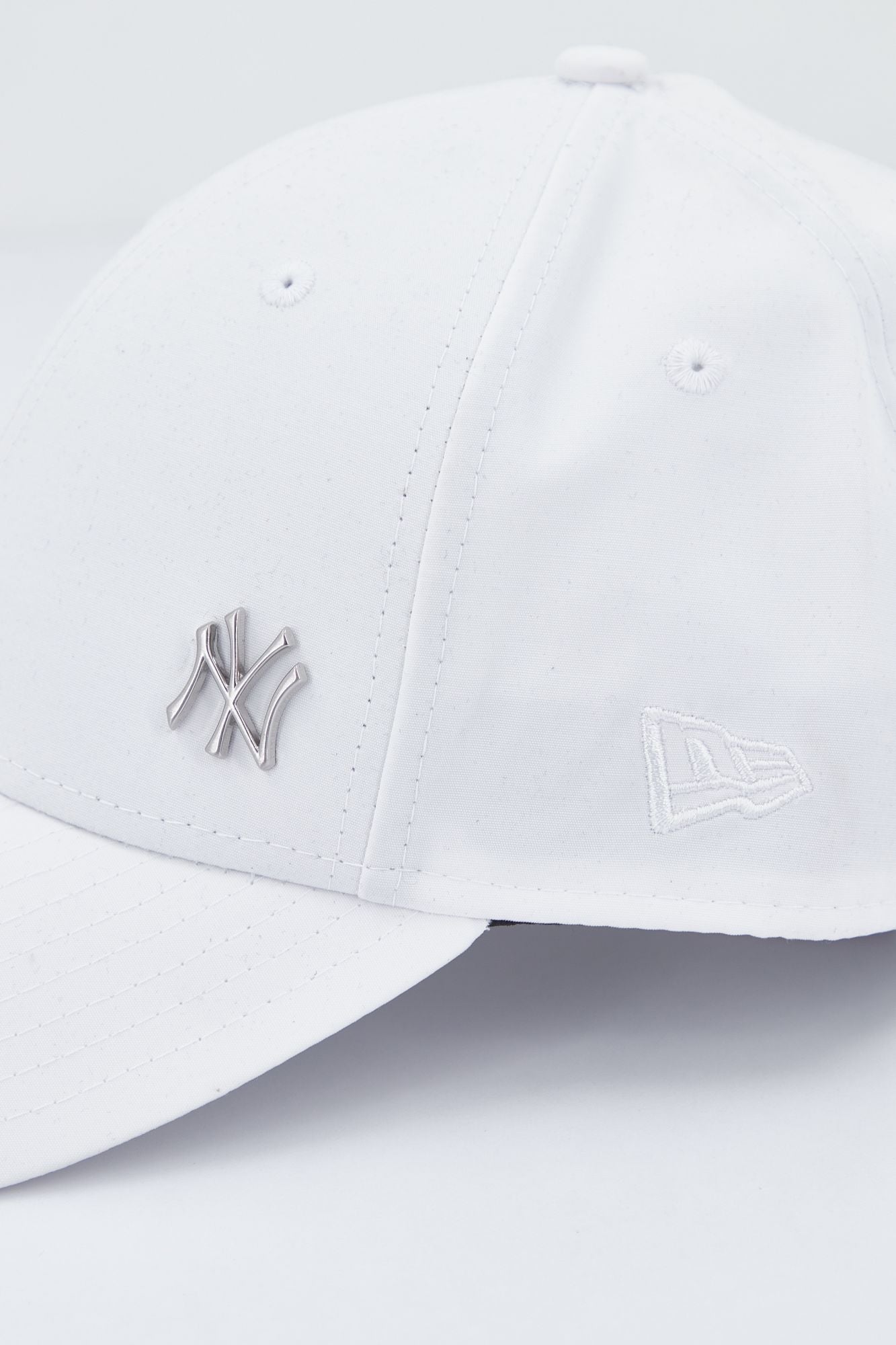 NEW ERA MLB FLAWLESS LOGO BASIC 94 en color BLANCO (4)