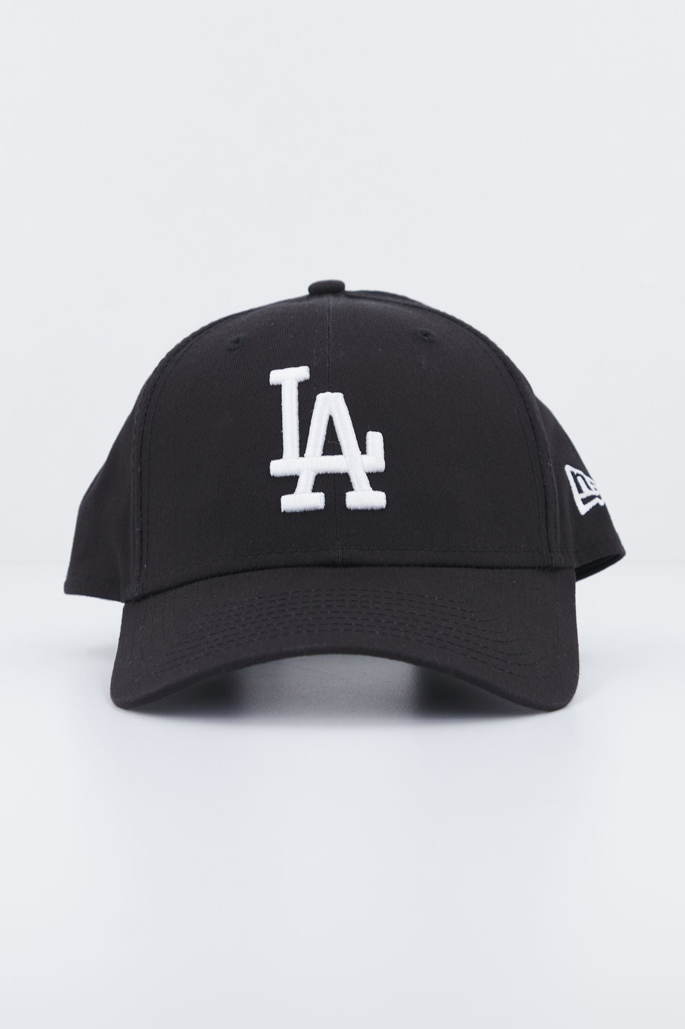 NEW ERA LEAGUE ESSENTIAL 9FORTY LO en color NEGRO (1)