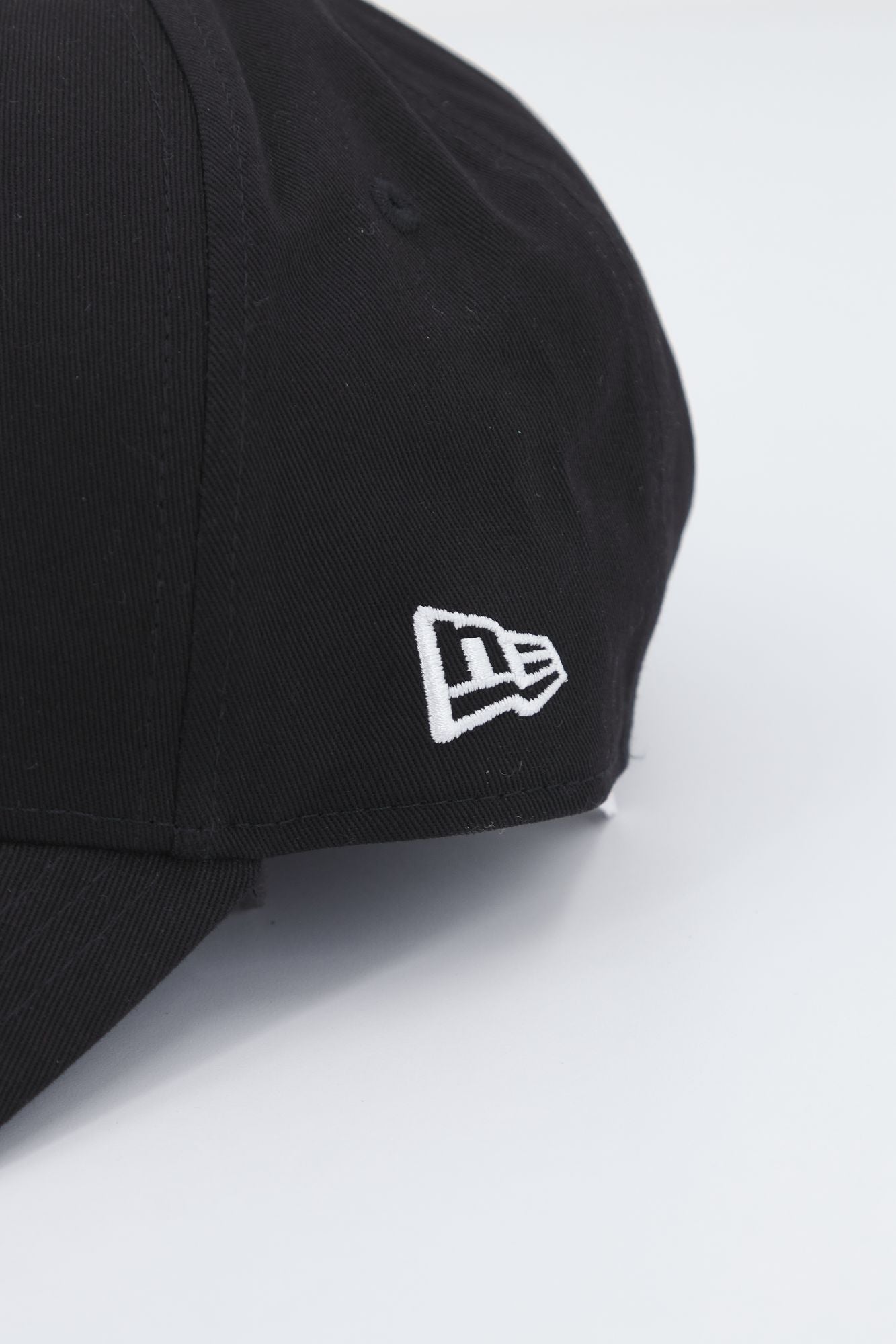NEW ERA NBA ESSENTIAL OUTLINE 940 en color NEGRO (4)