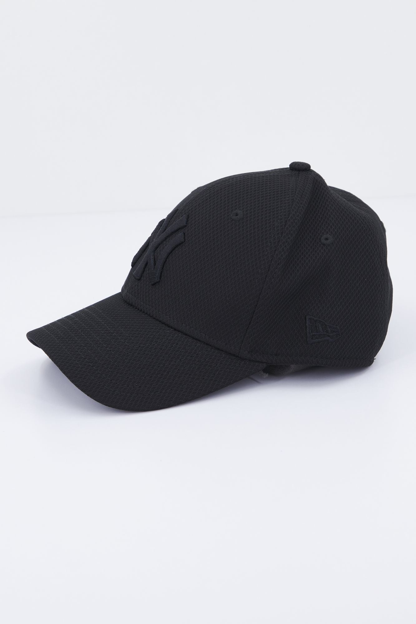 NEW ERA DIAMOND ERA 3930 NEYYAN en color NEGRO (2)