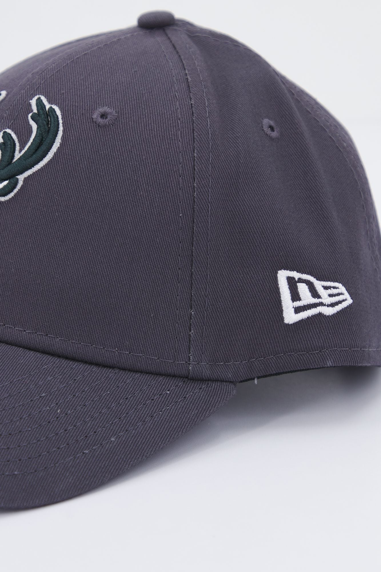 NEW ERA MILWAUKEE BUCKS en color GRIS (4)