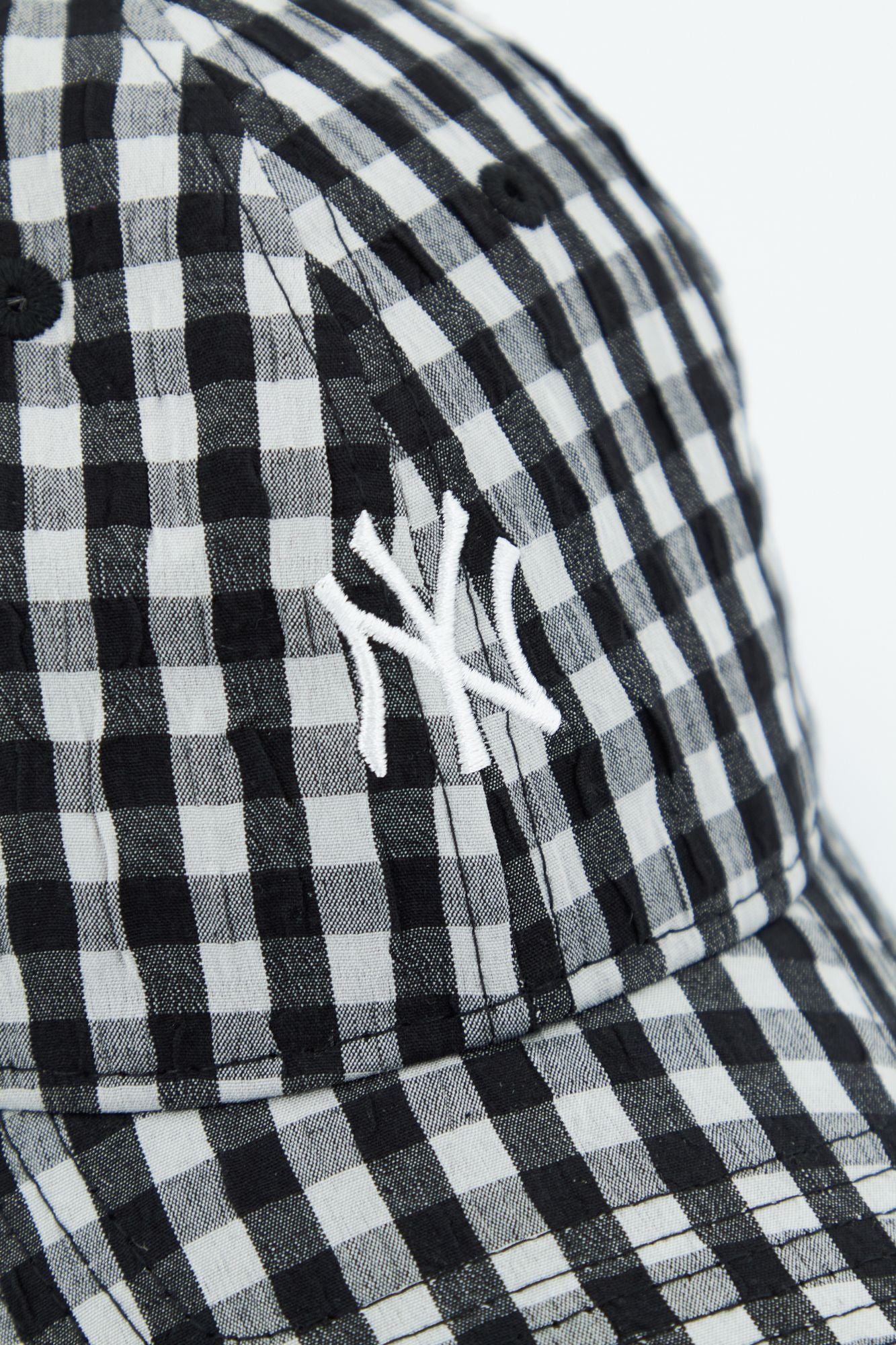 NEW ERA WMNS GINGHAM 9TWENTY NEYYA en color NEGRO (4)