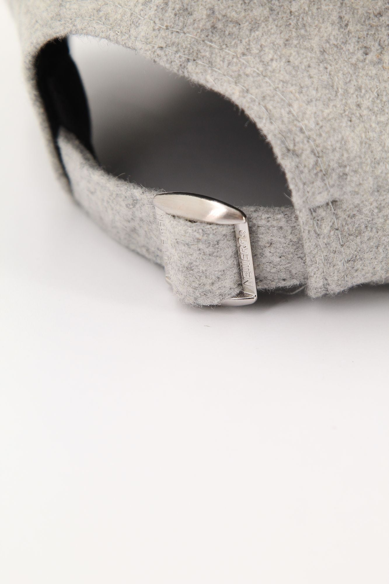 NEW ERA WMNS WOOL 9FORTY NEYYAN en color GRIS (4)