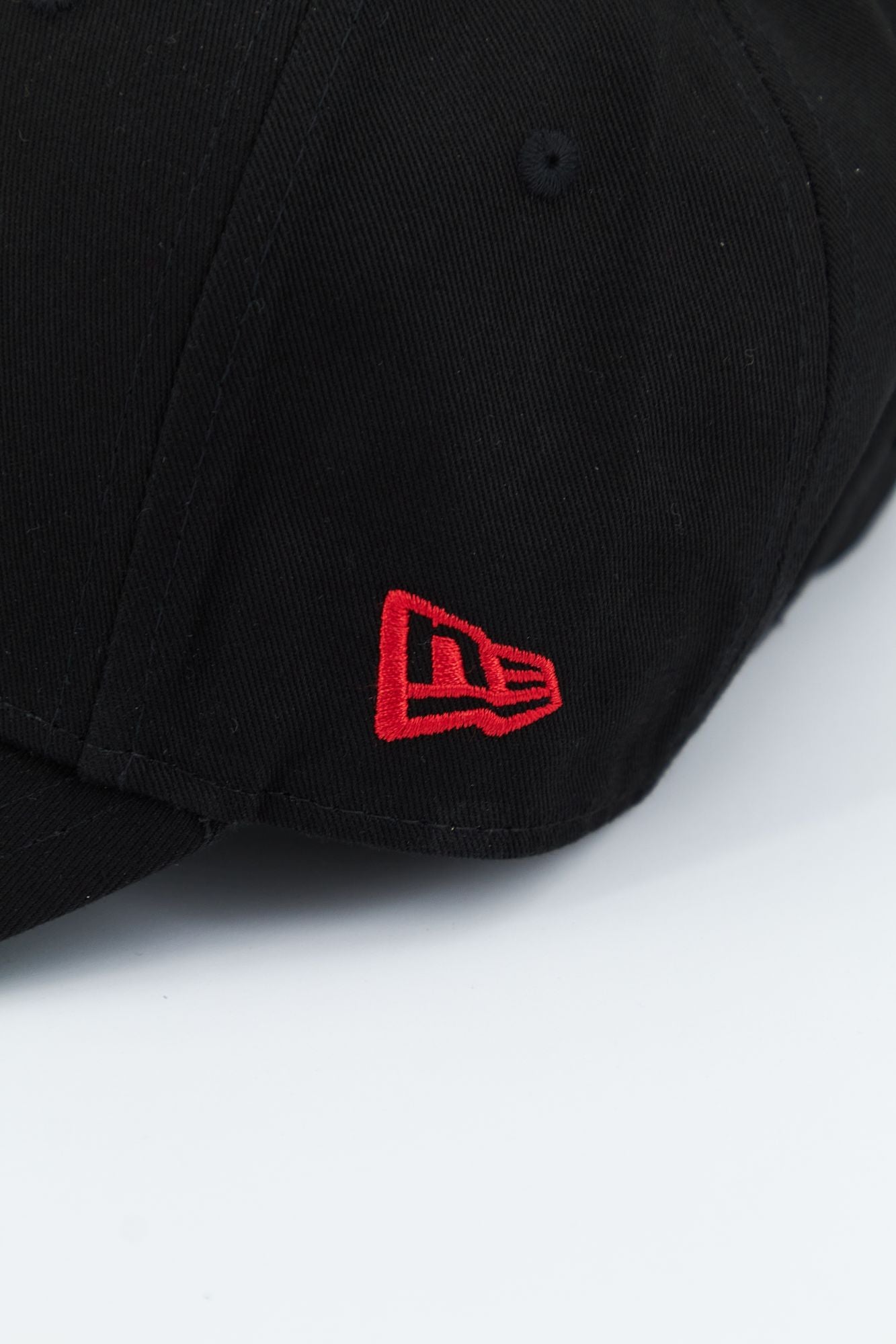 NEW ERA TEAM SIDE PATCH 9FORTY C en color NEGRO (4)