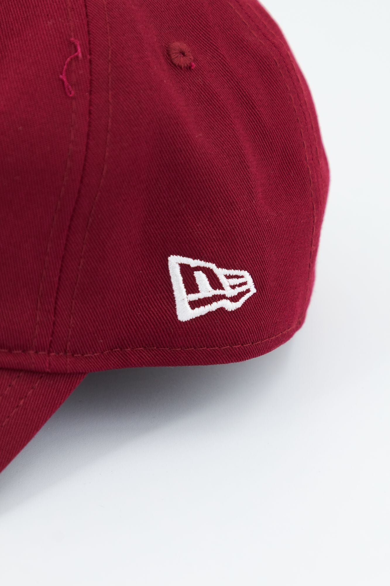 NEW ERA LEAGUE ESS 9TWENTY NEYYA en color BURDEOS (4)