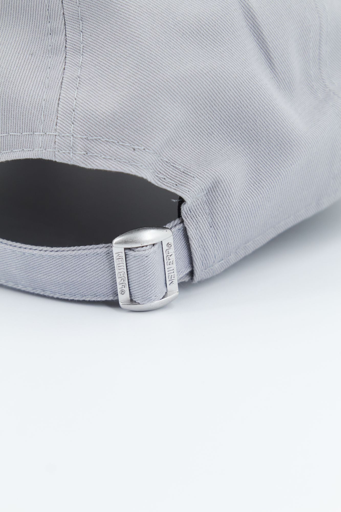 NEW ERA SEASONAL INFILL 9FORTY OSFM en color GRIS (4)