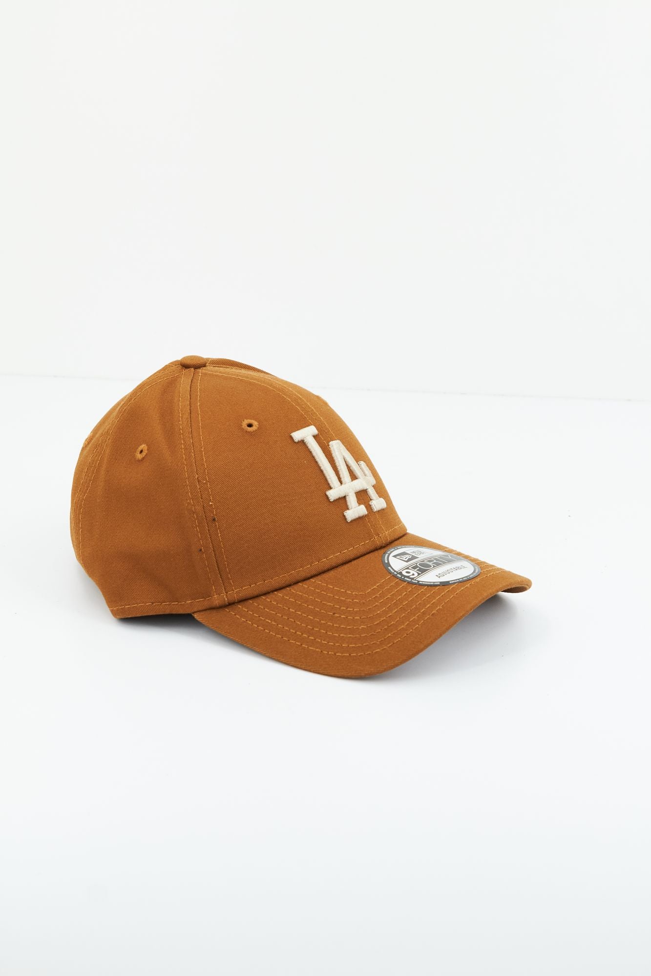 NEW ERA LEAGUE ESSENTIAL 9FORTY en color MARRON (2)