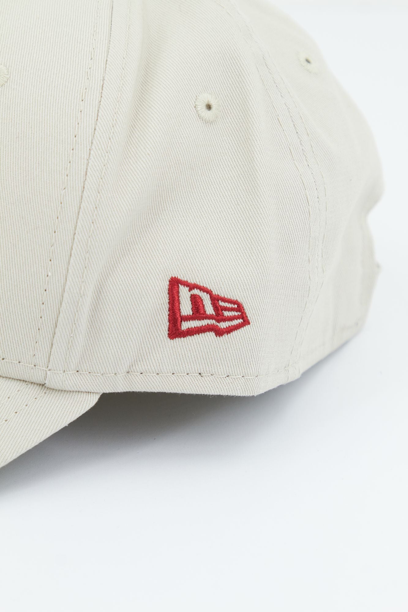 NEW ERA LEAGUE ESSENTIAL 9FORTY en color BEIS (4)