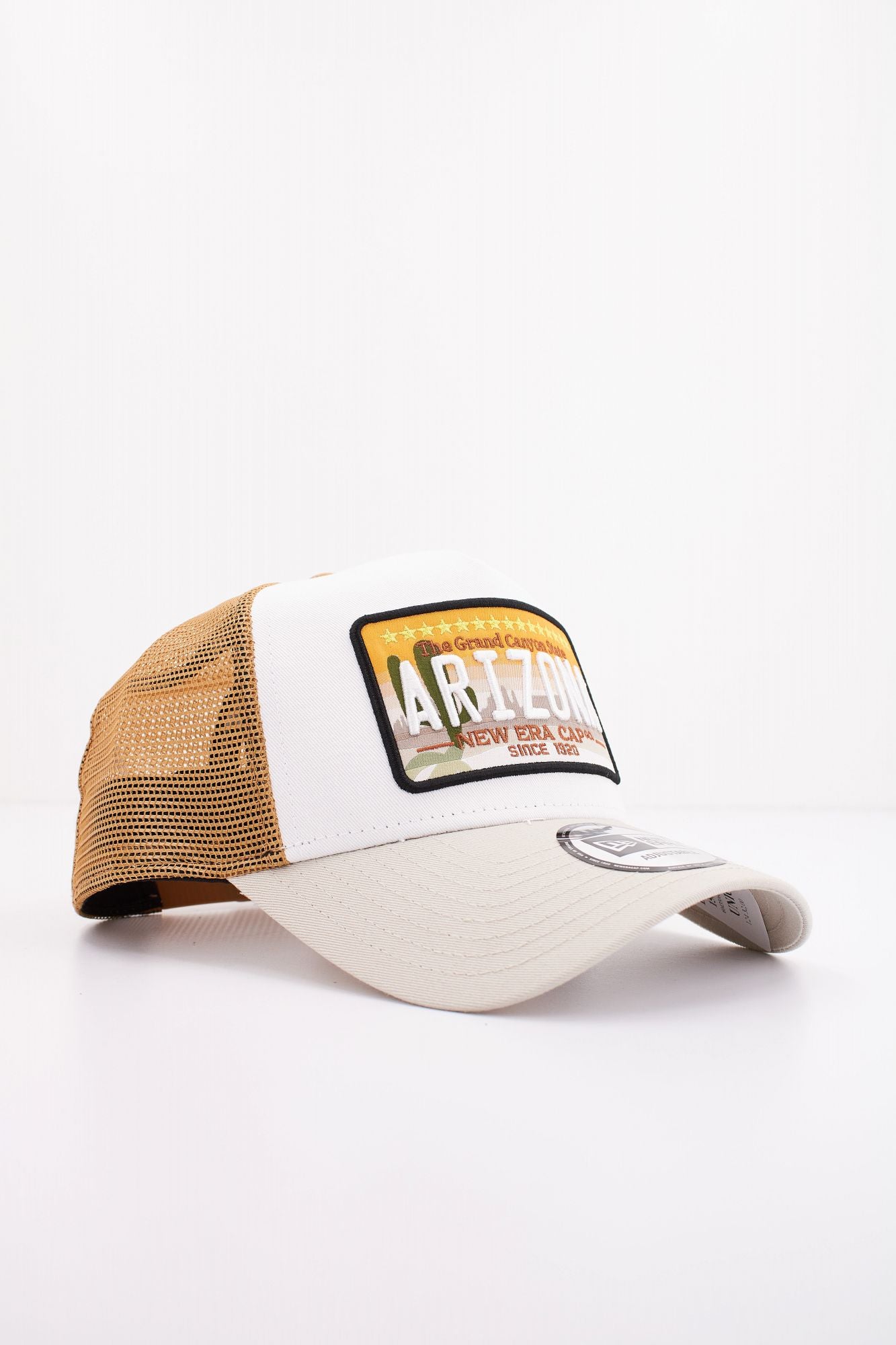 NEW ERA PATCH TRUCKER en color BLANCO (2)