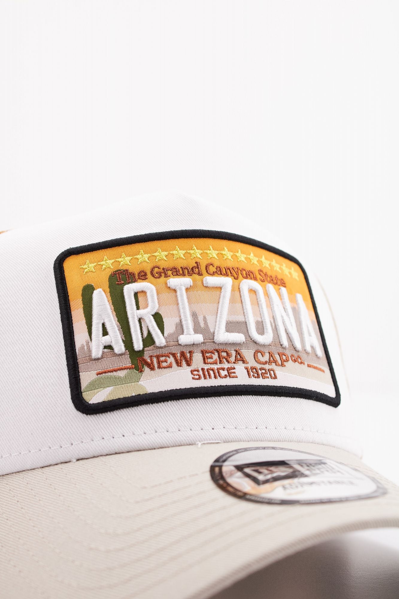 NEW ERA PATCH TRUCKER en color BLANCO (4)