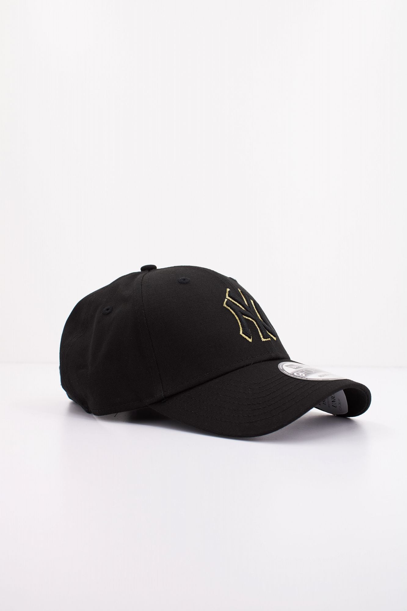 NEW ERA METALLIC OUTLINE 9FORTY en color NEGRO (2)