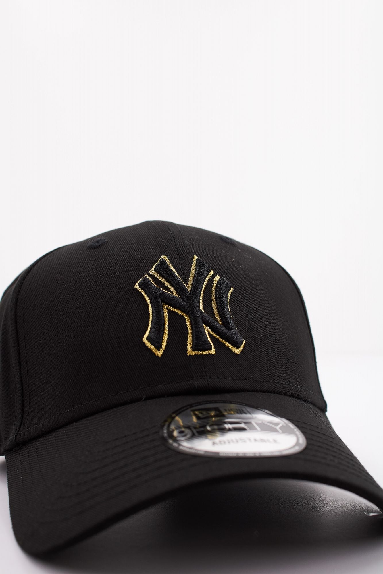 NEW ERA METALLIC OUTLINE 9FORTY en color NEGRO (4)