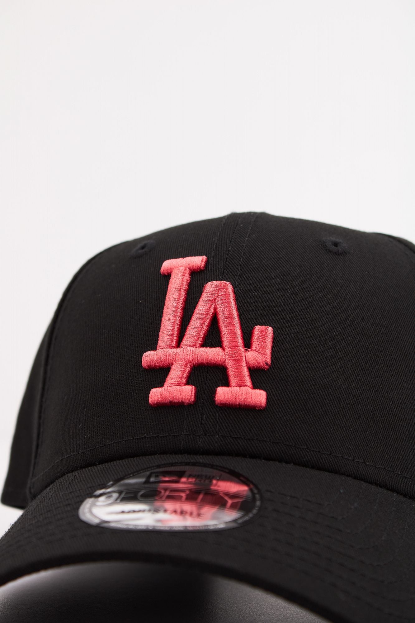 NEW ERA LEAGUE ESSENTIAL 9FORTY en color NEGRO (4)