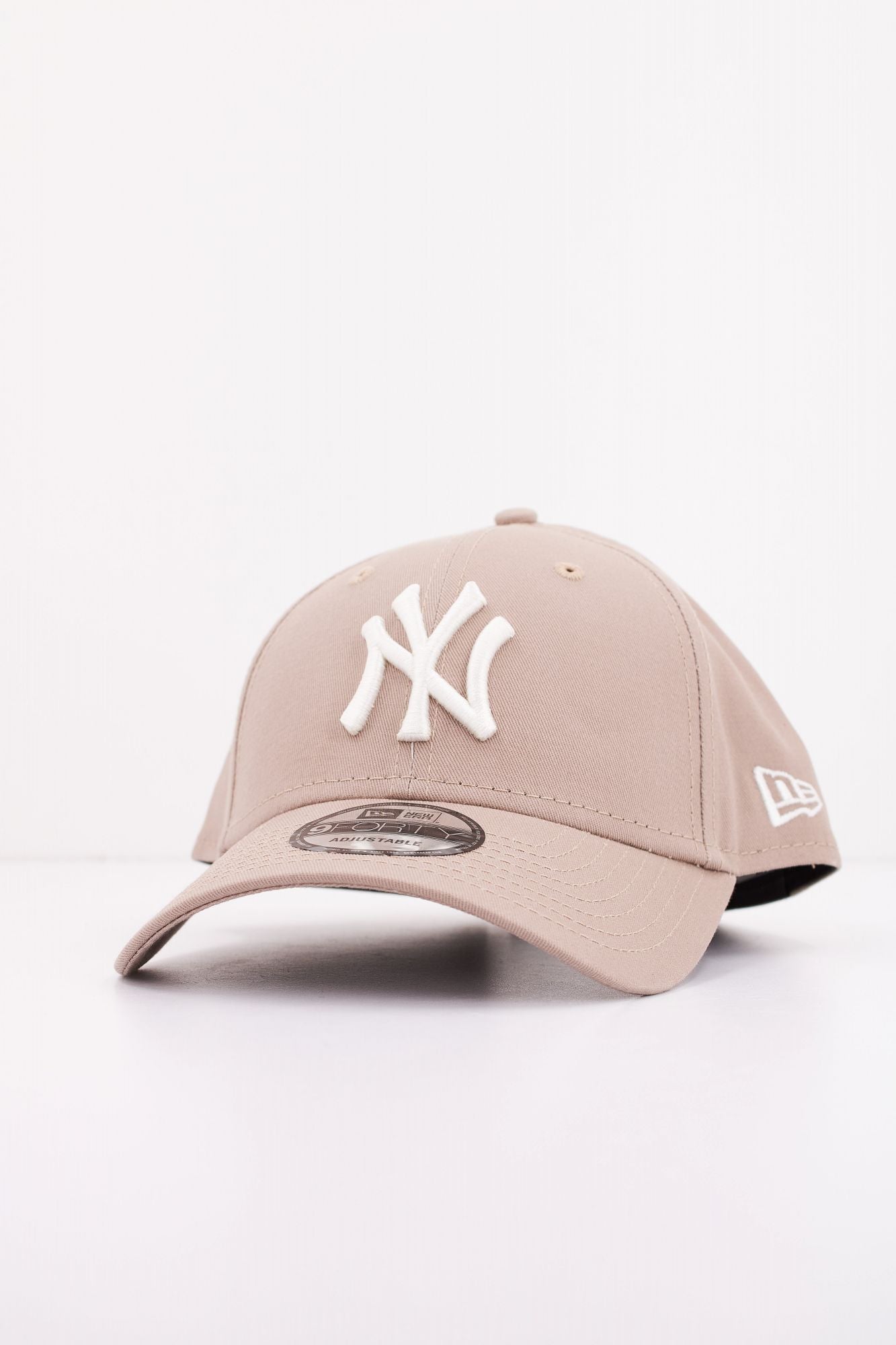 NEW ERA LEAGUE ESSENTIAL 9FORTY en color MARRON (2)