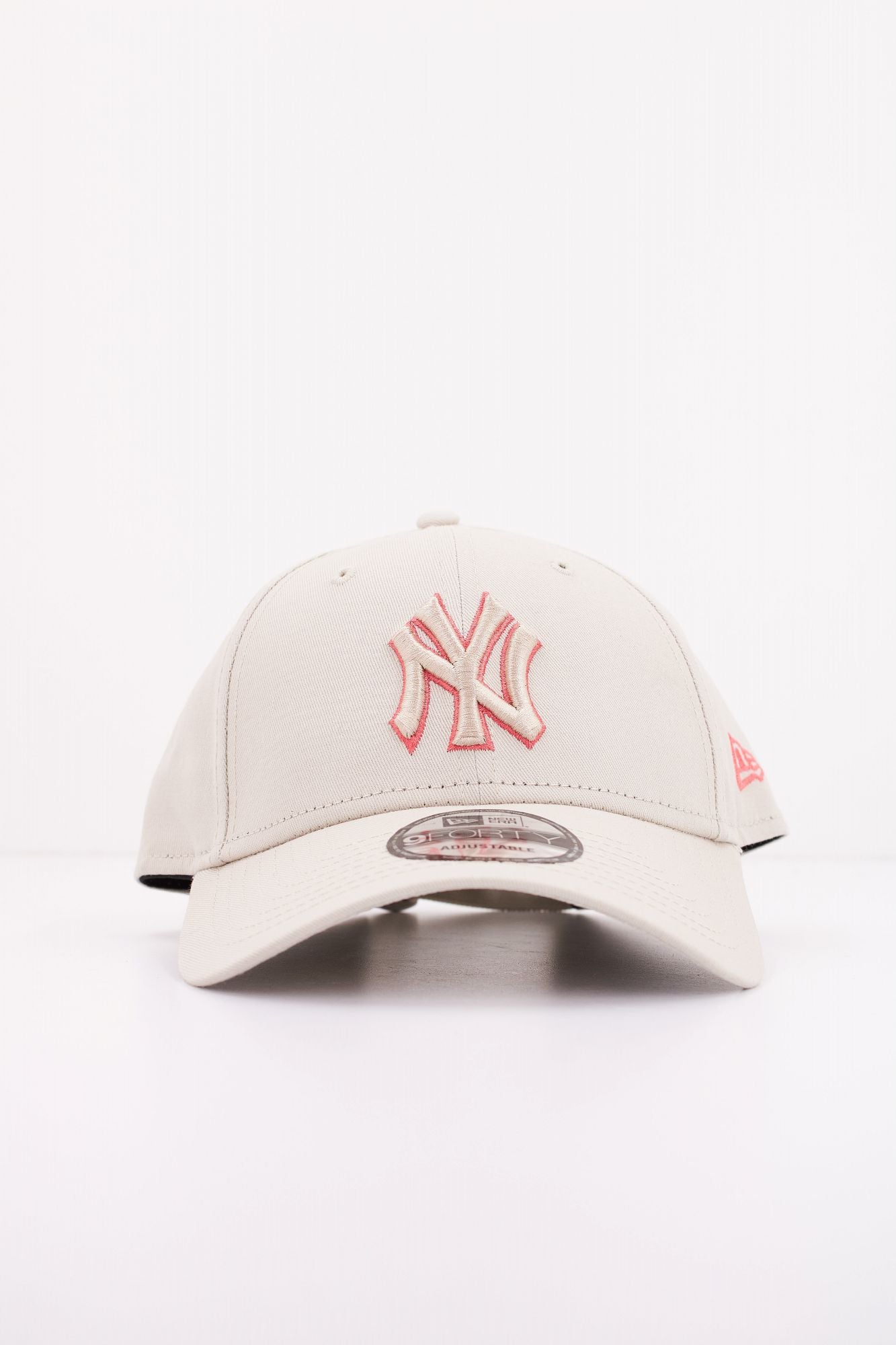 NEW ERA TEAM OUTLINE 9FORTY en color BEIS (1)