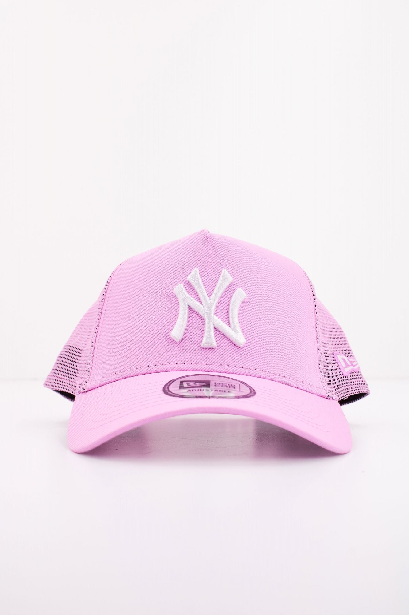 NEW ERA LEAGUE ESS TRUCKER en color ROSA (1)