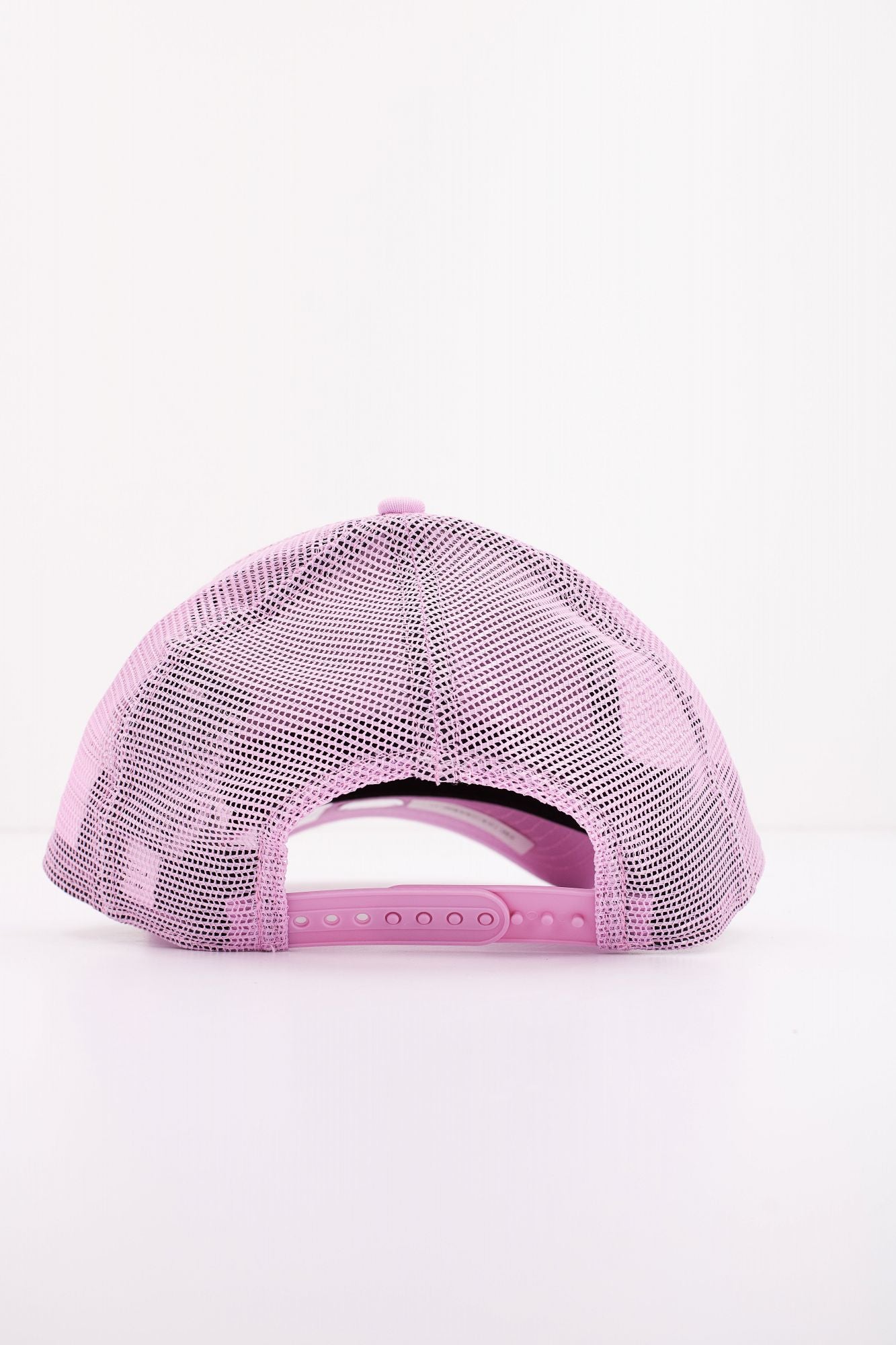 NEW ERA LEAGUE ESS TRUCKER en color ROSA (3)