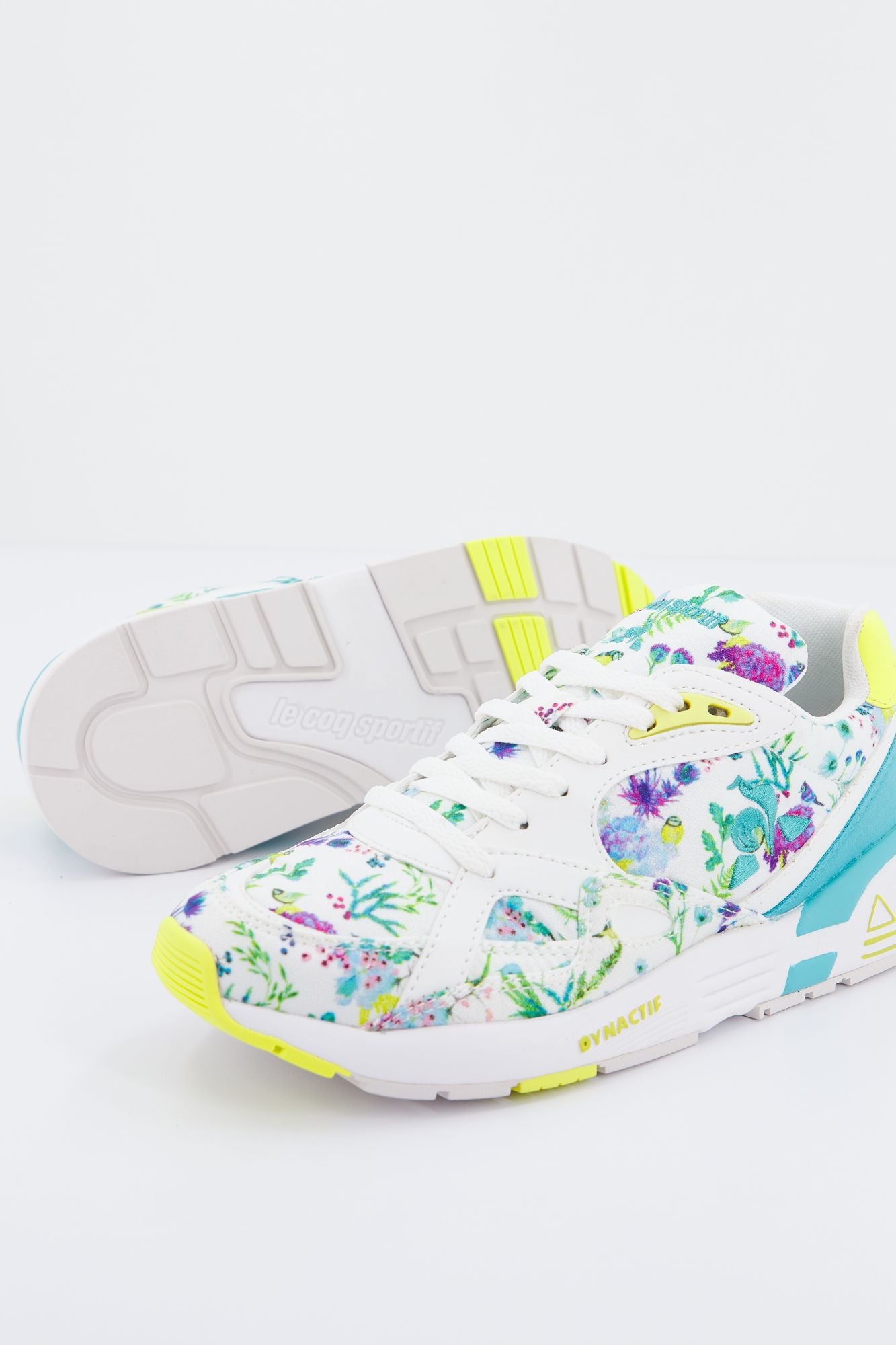 LE COQ SPORTIF LCS R850 W FLOWERS en color FLORAL (1)