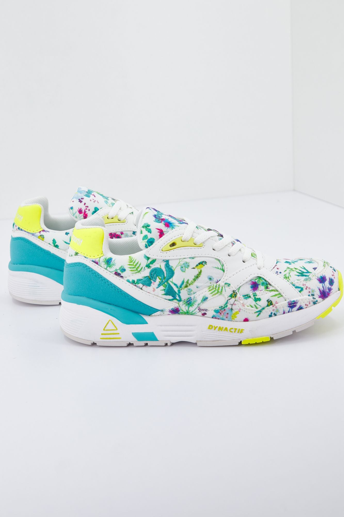 LE COQ SPORTIF LCS R850 W FLOWERS en color FLORAL (2)