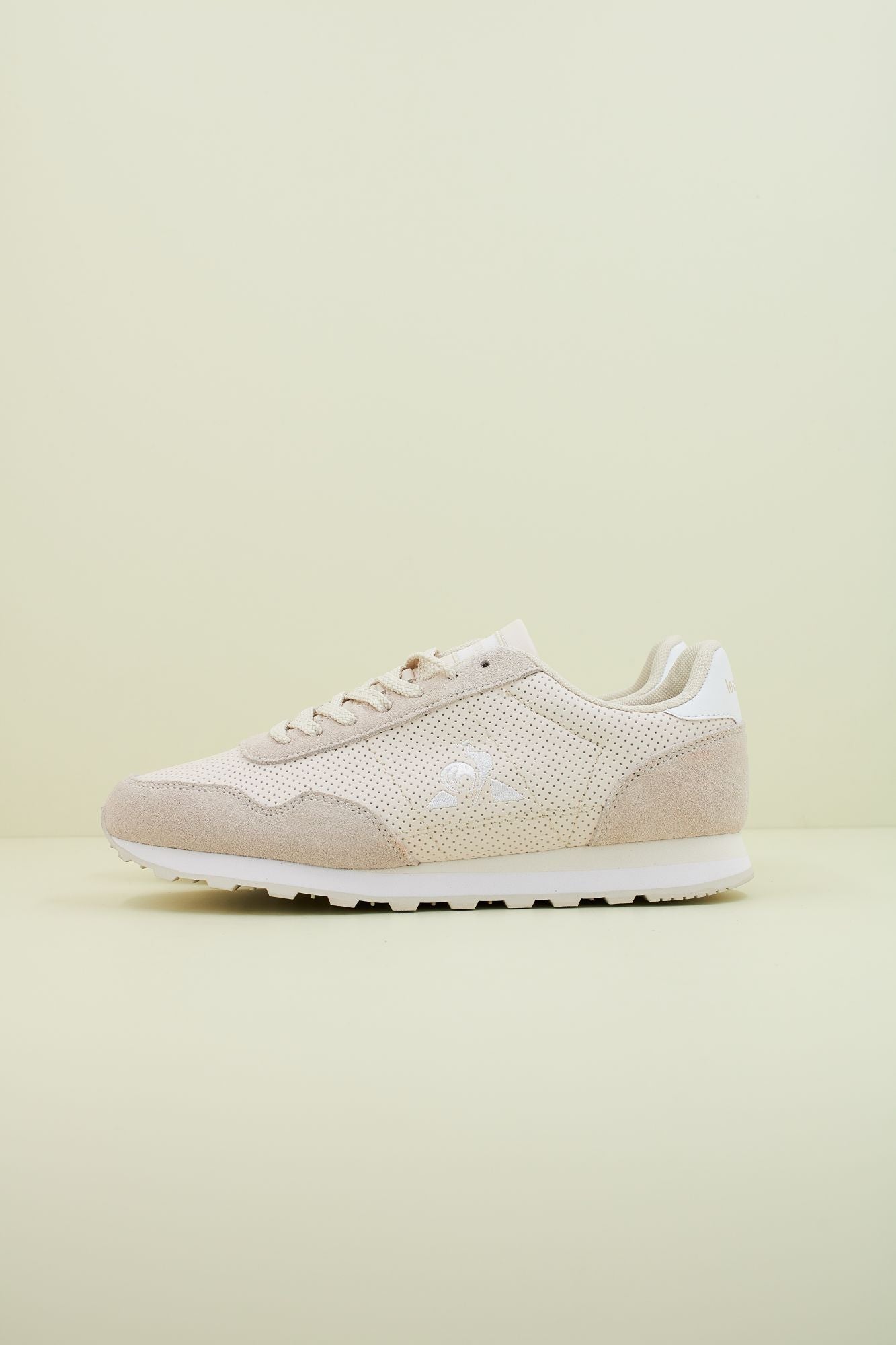 LE COQ SPORTIF ASTRA W PREMIUM en color BEIS (1)