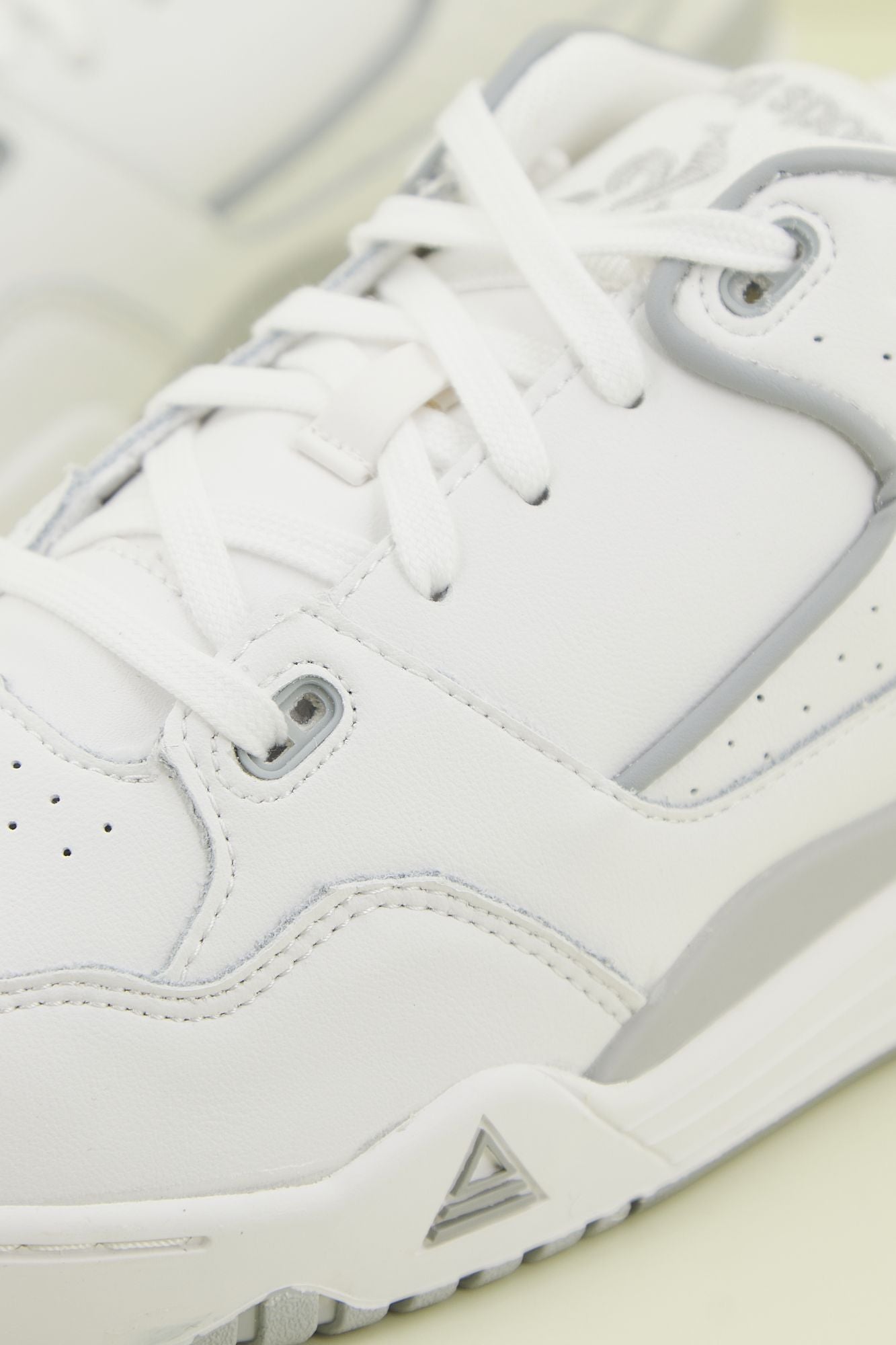 LE COQ SPORTIF LCS T1000 NINETIES en color BLANCO (4)