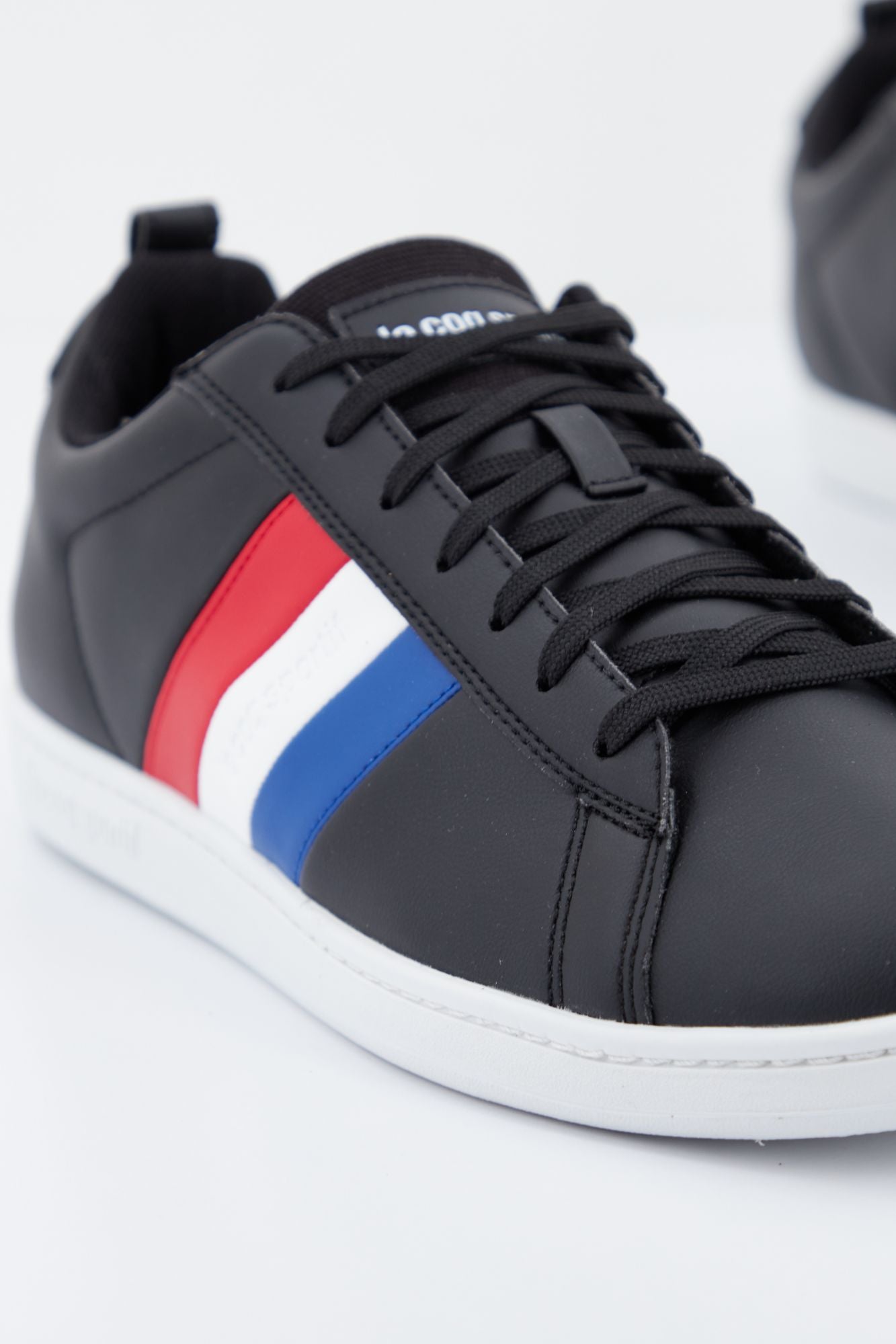 LE COQ SPORTIF COURTCLASSIC FLAG en color NEGRO (2)