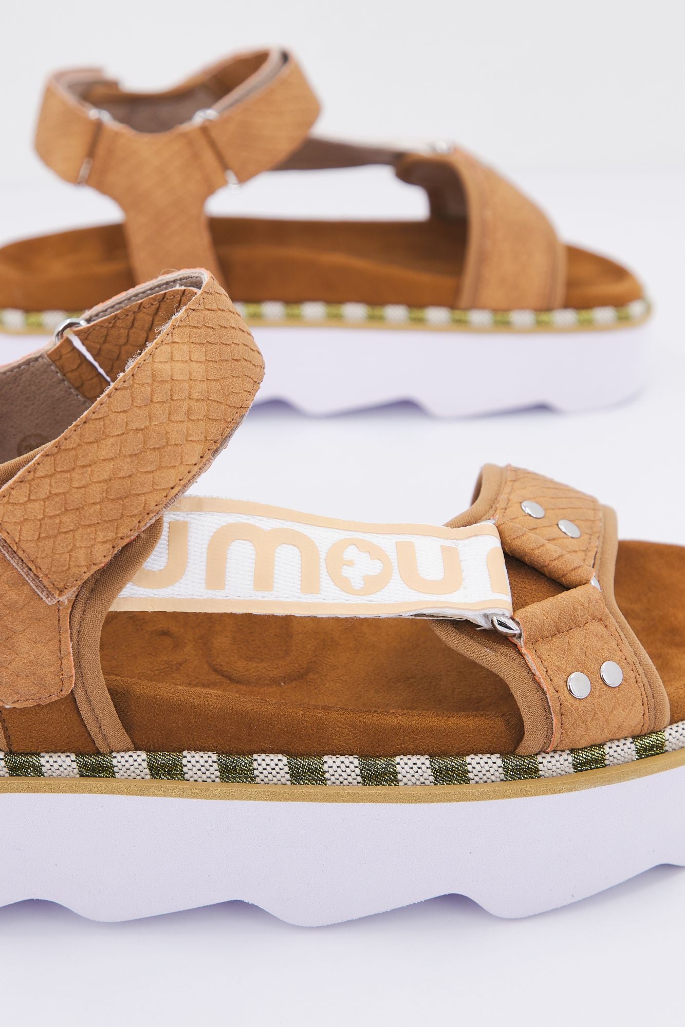 MOU NEW BIO SANDAL SIDE l en color MARRON (4)